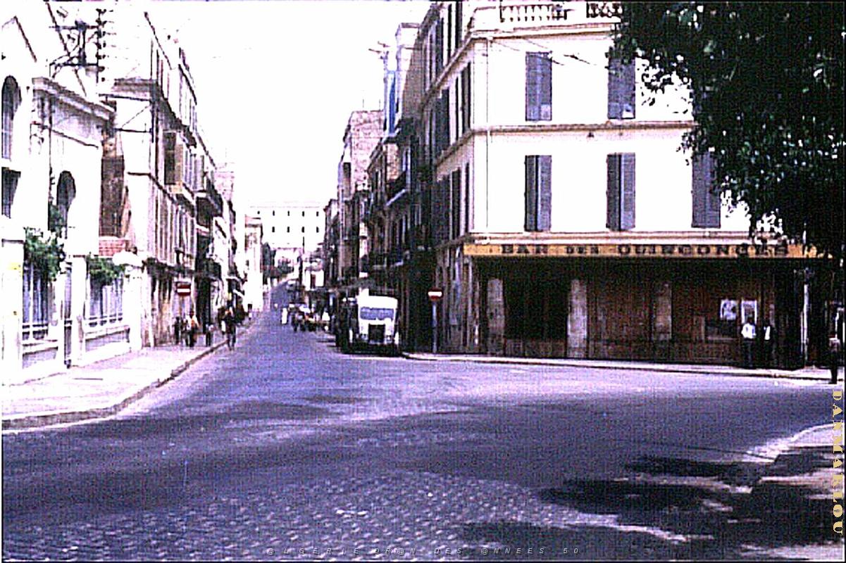 Oran - Place des Quinconces.jpg